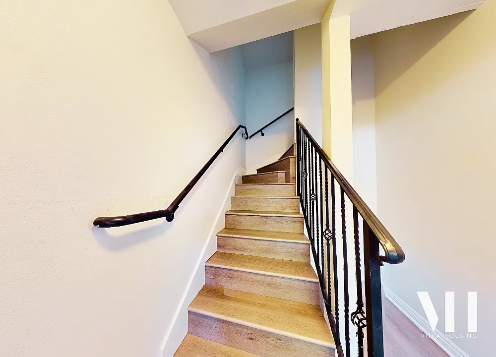 Private Entry Stairway - 1281 W 37th Pl