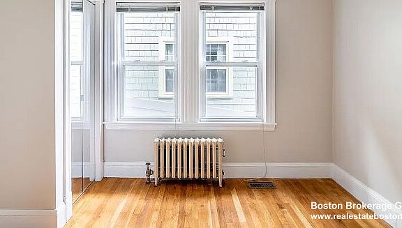 5th image of 122 Hillside St #1