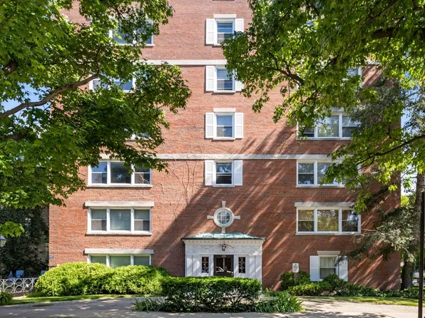 1101 Grove St APT 7B, Evanston, IL 60201