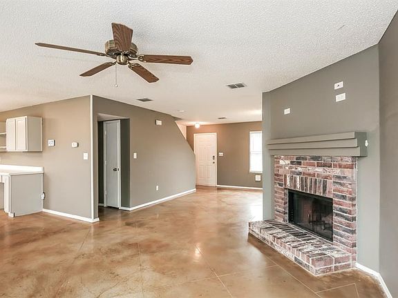 3rd image of 4409 Courtside Dr