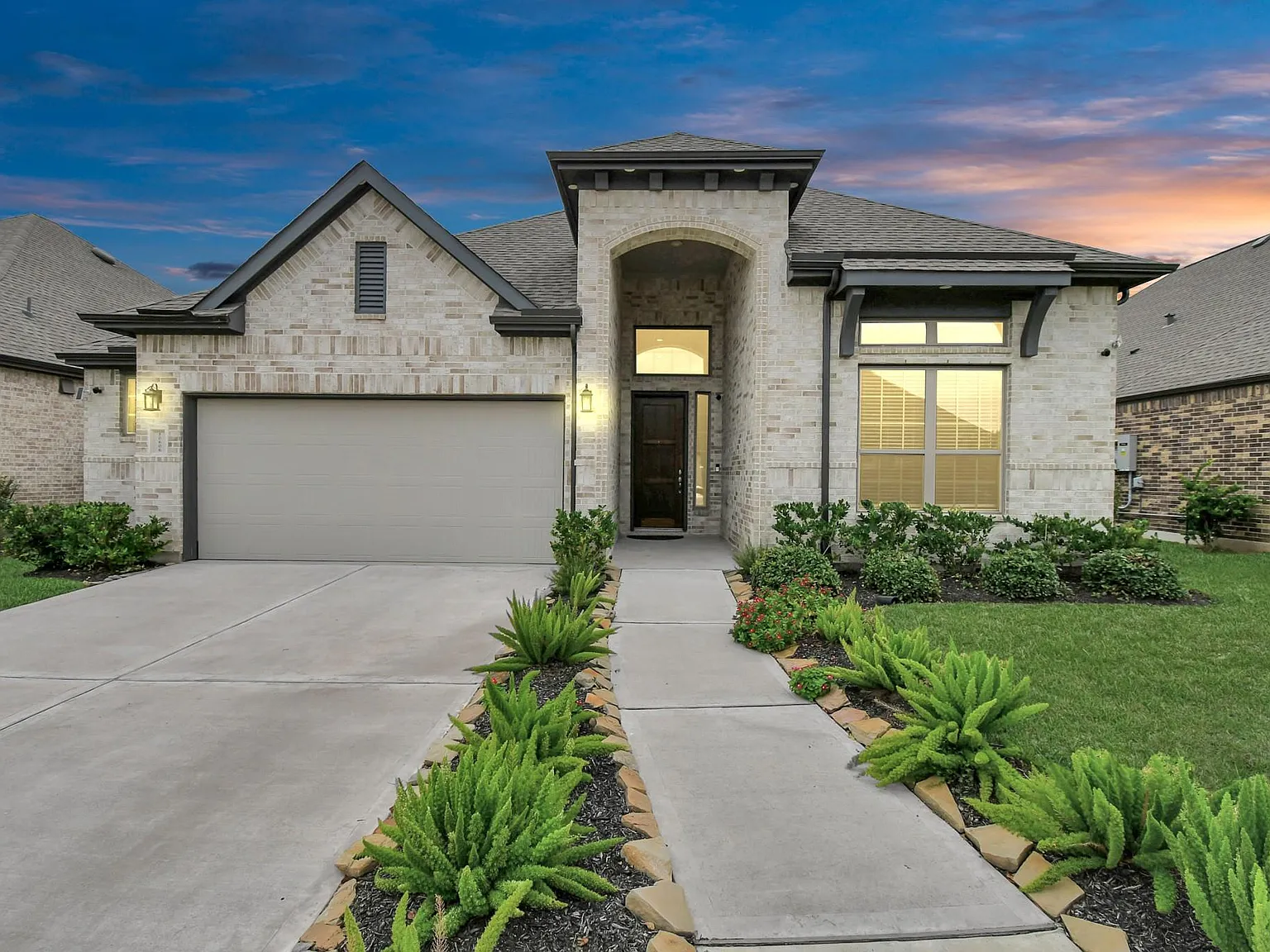 4 bed, 3.0 bath, 2574 sqft, $3,200 — Photo 2