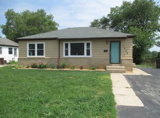 1015 Mary Ave, Winthrop Harbor, IL 60096