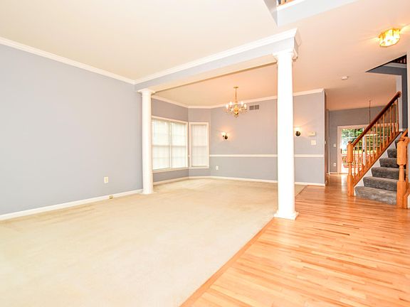 3rd image of 734 Hickory Limb Cir
