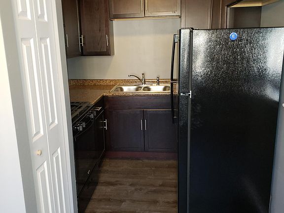 3rd image of 2140 Kenilworth Ave APT 207