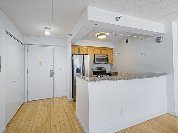 4th image of 516 W 47th St APT S3h