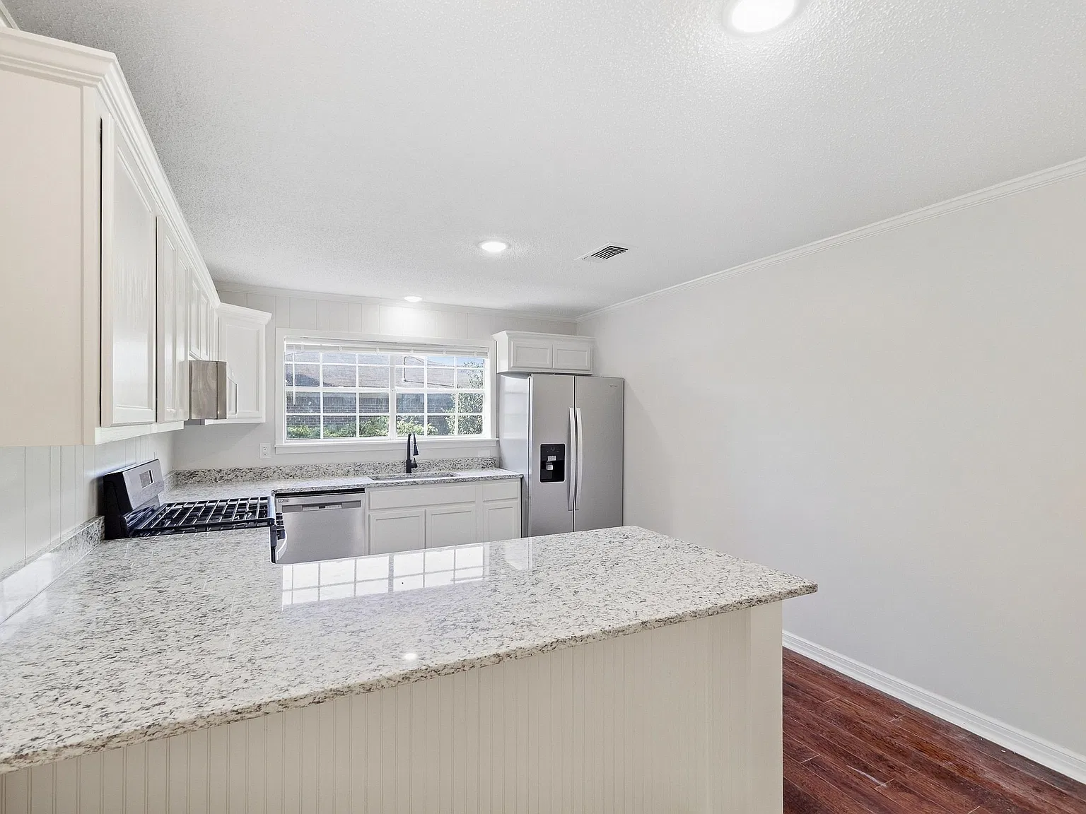 3 bed, $2,500 — Photo 3