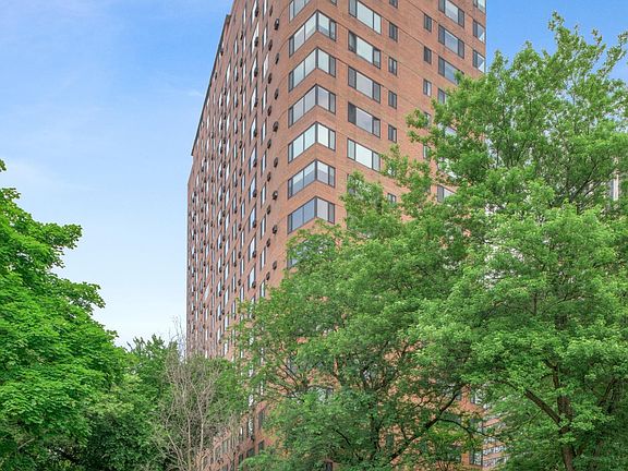 3rd image of 3100 N Lake Shore Dr #18110