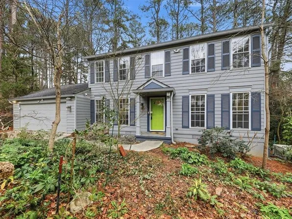 482 Maid Marion Ln, Stone Mountain, GA 30087