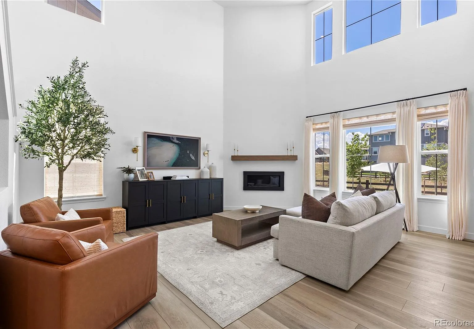 4 bed, 4.0 bath, 2850 sqft, $4,700 — Photo 3