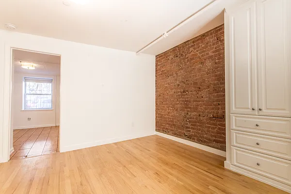 Rented by Twyford Real Estate | media 14