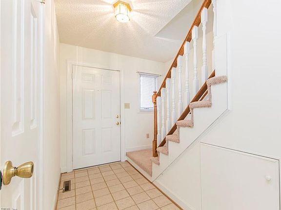 2nd image of 1270 Foursome Ln