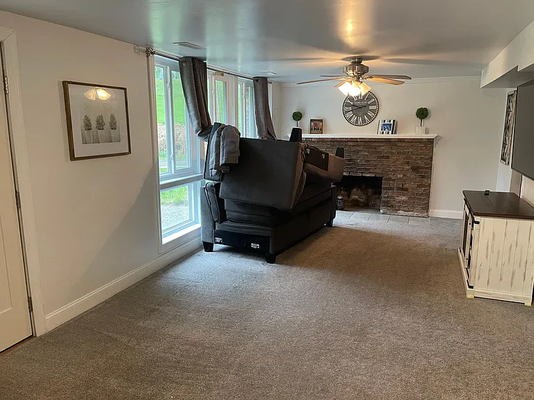 4040 Valley View Dr — Photo 10