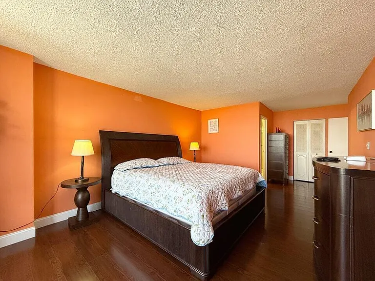 800 Parkview Dr #823 — Photo 12