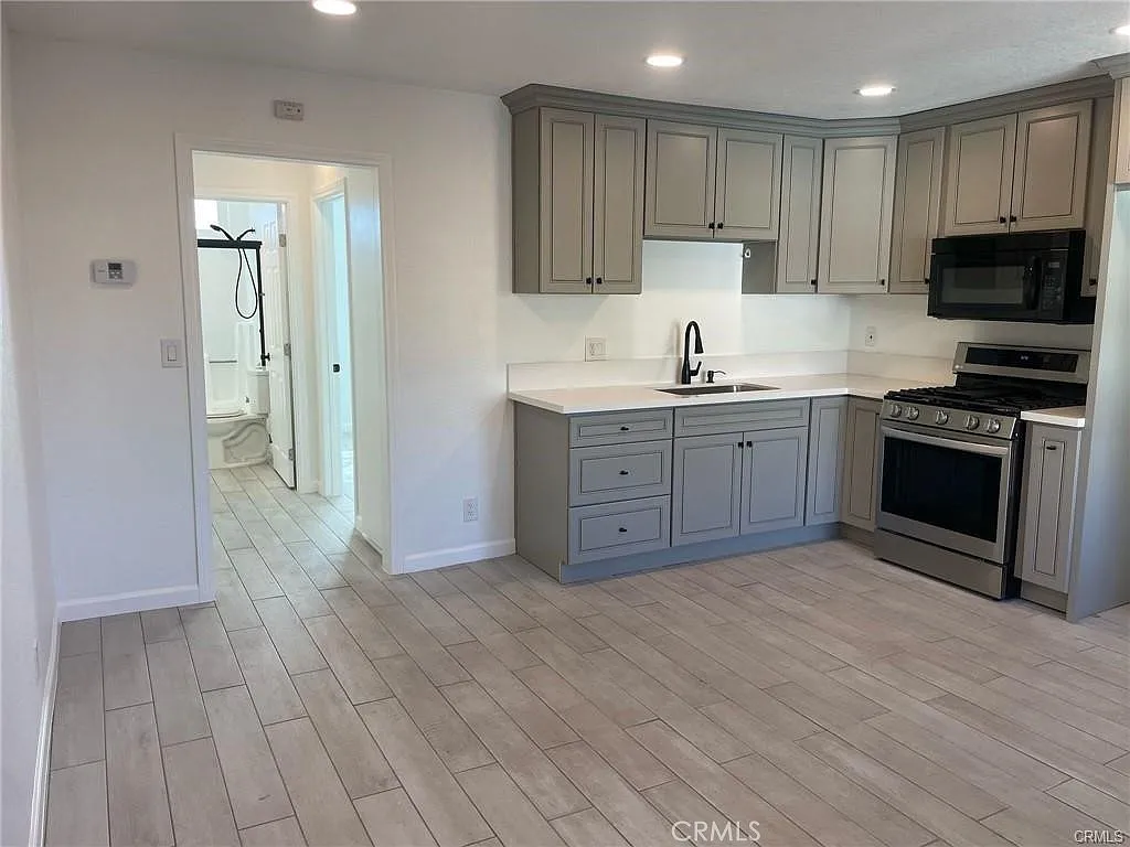 10037 Samoa Ave — Photo 2