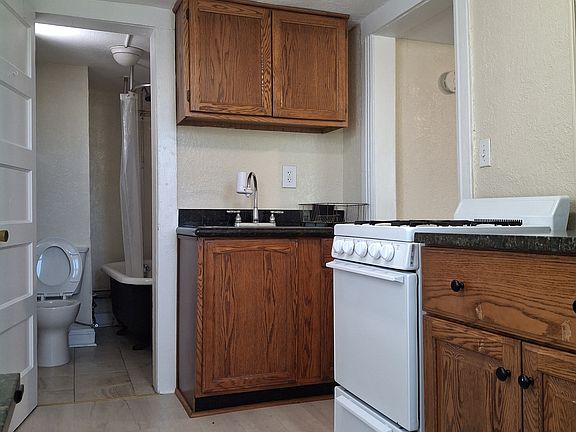 Adorable kitchen!