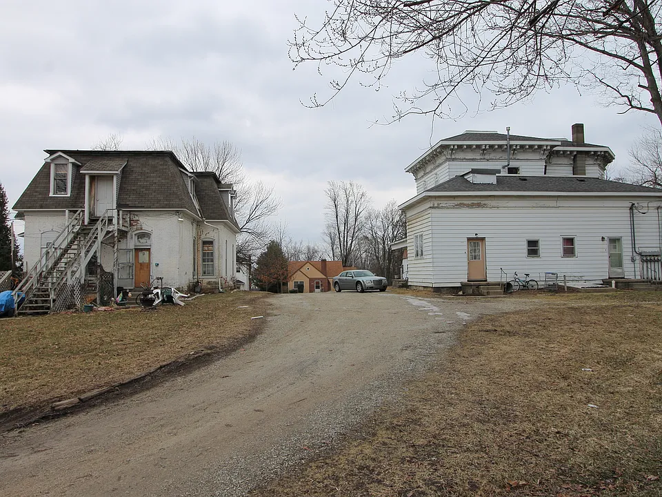 Building Photo 4