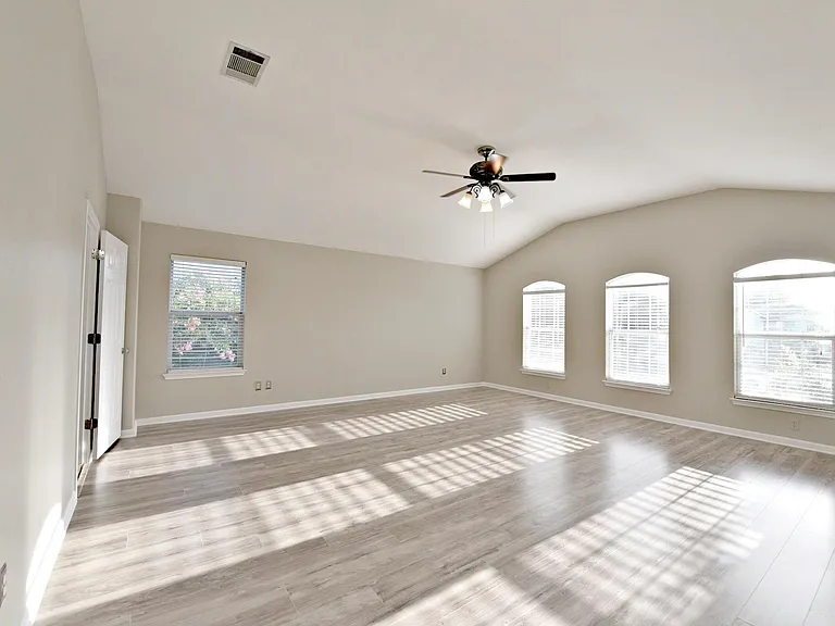 2806 Stirrup Cv — Photo 14