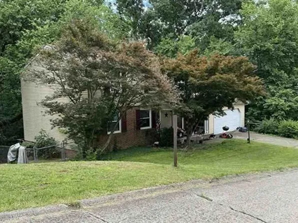 206 Rockledge Dr, Nitro, WV 25143