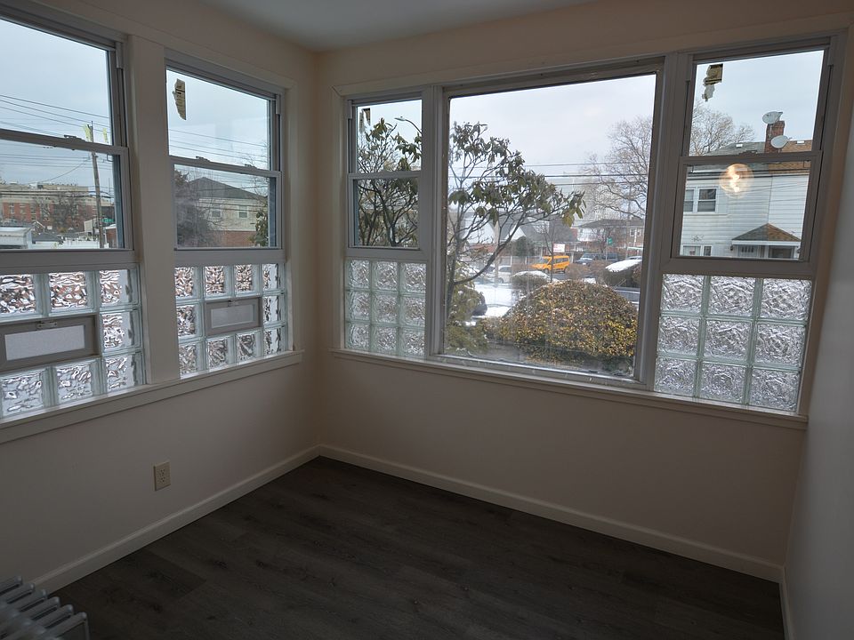 2nd image of 2410 Gillmore St Floor 1