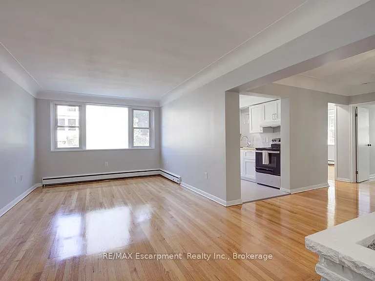 830 Robinson St #102 — Photo 12