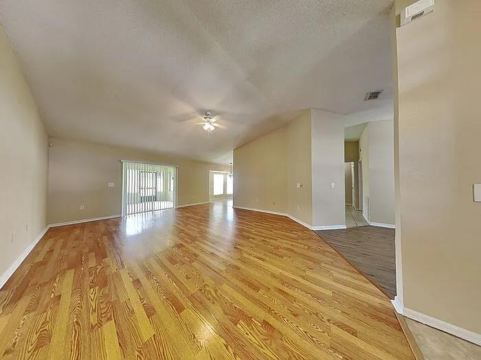 3 bed, 2.0 bath, 1615 sqft, $1,895 — Photo 3