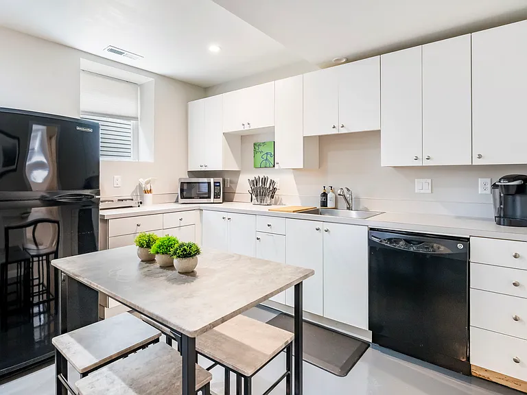 522 NE Morris St #BASEMENT — Photo 31