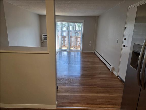 4th image of 346 Lincoln St APT 12B