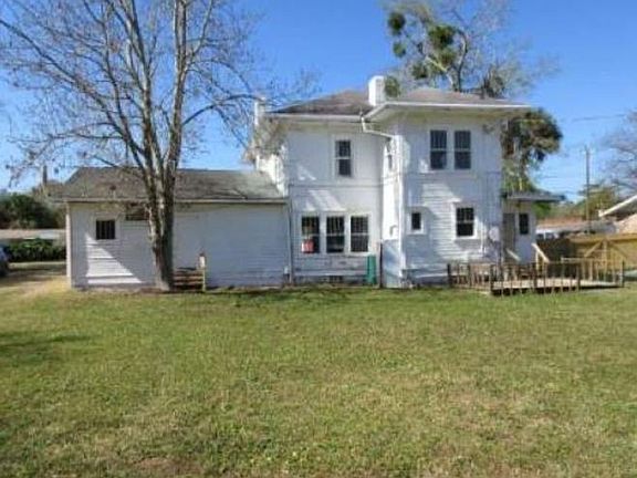 3rd image of 1539 Center Ave