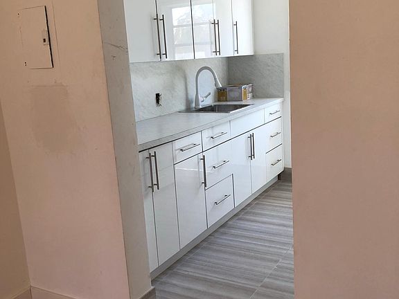 4th image of 1016 Biarritz Dr APT 3