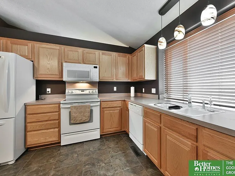 17038 Sahler St — Photo 10