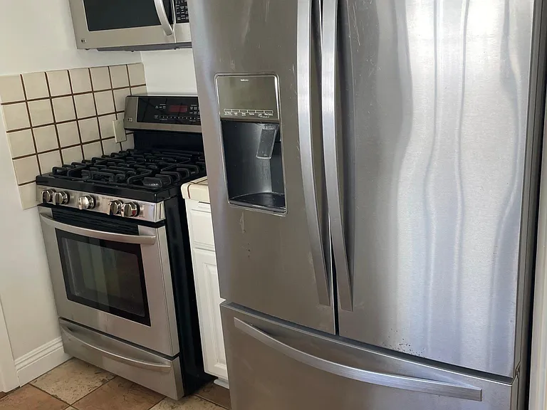 2820 N Buena Vista St — Photo 13