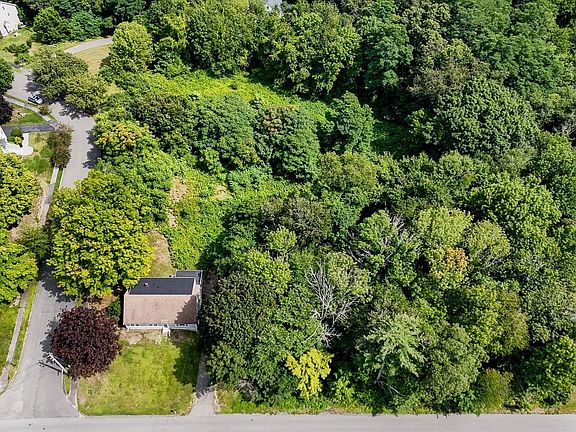 3rd image of 129 Forest St