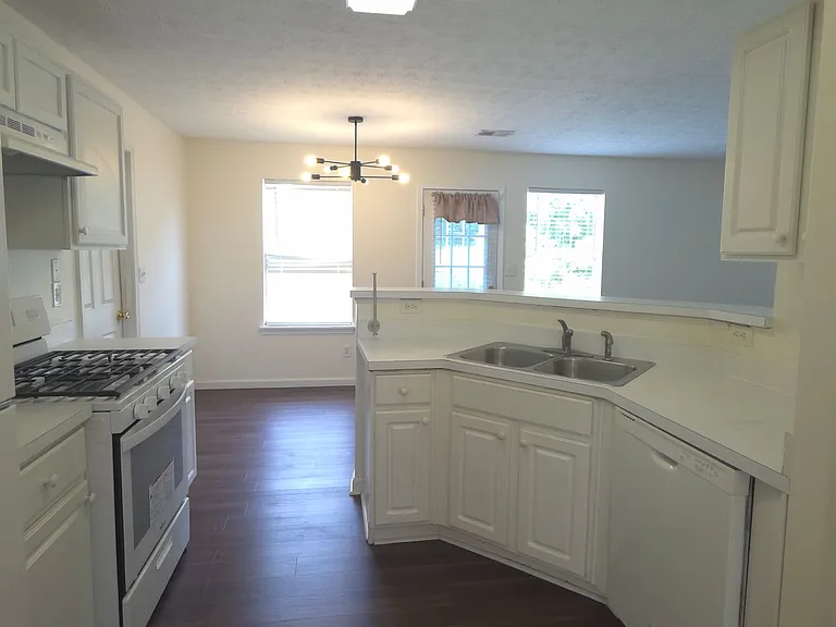 2895 Gallery Grv — Photo 6