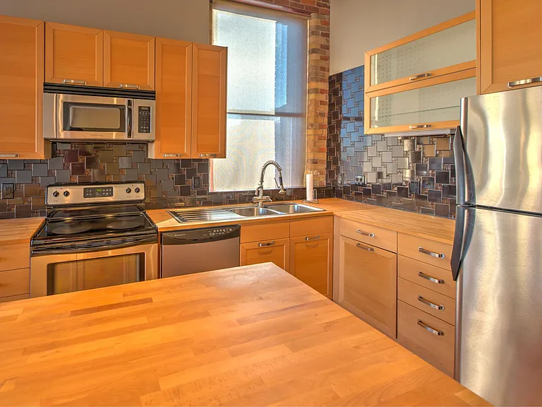 150 E Main St #403 — Photo 9