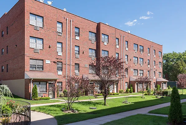 Rented by Lisa Management | media 2