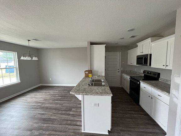 4th image of 7054 White Pine Ave