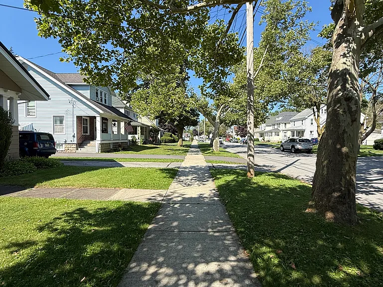 28 Brooklyn Ave — Photo 8