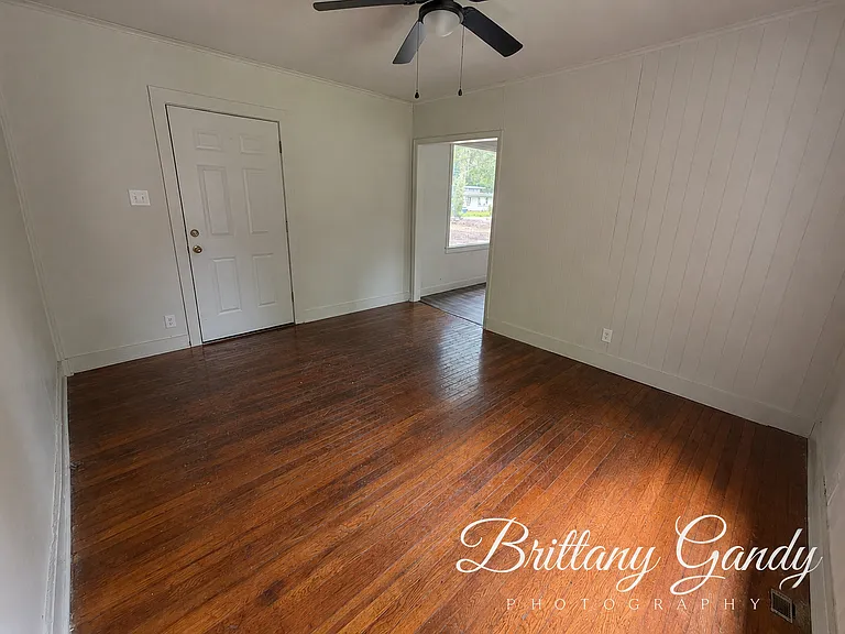 3826 Huston St — Photo 3