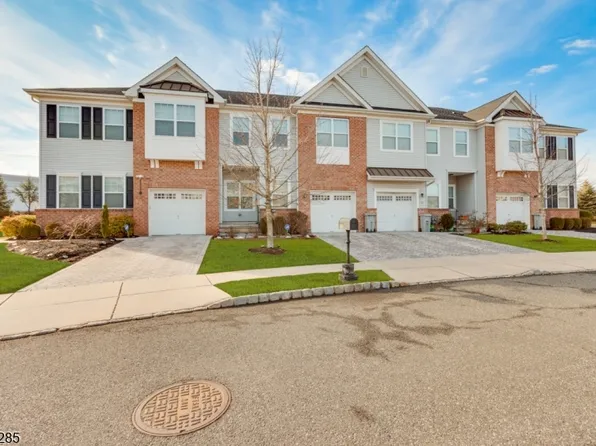 22 Clifford Cir, Somerset, NJ 08873