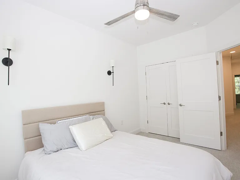 381 James St — Photo 37