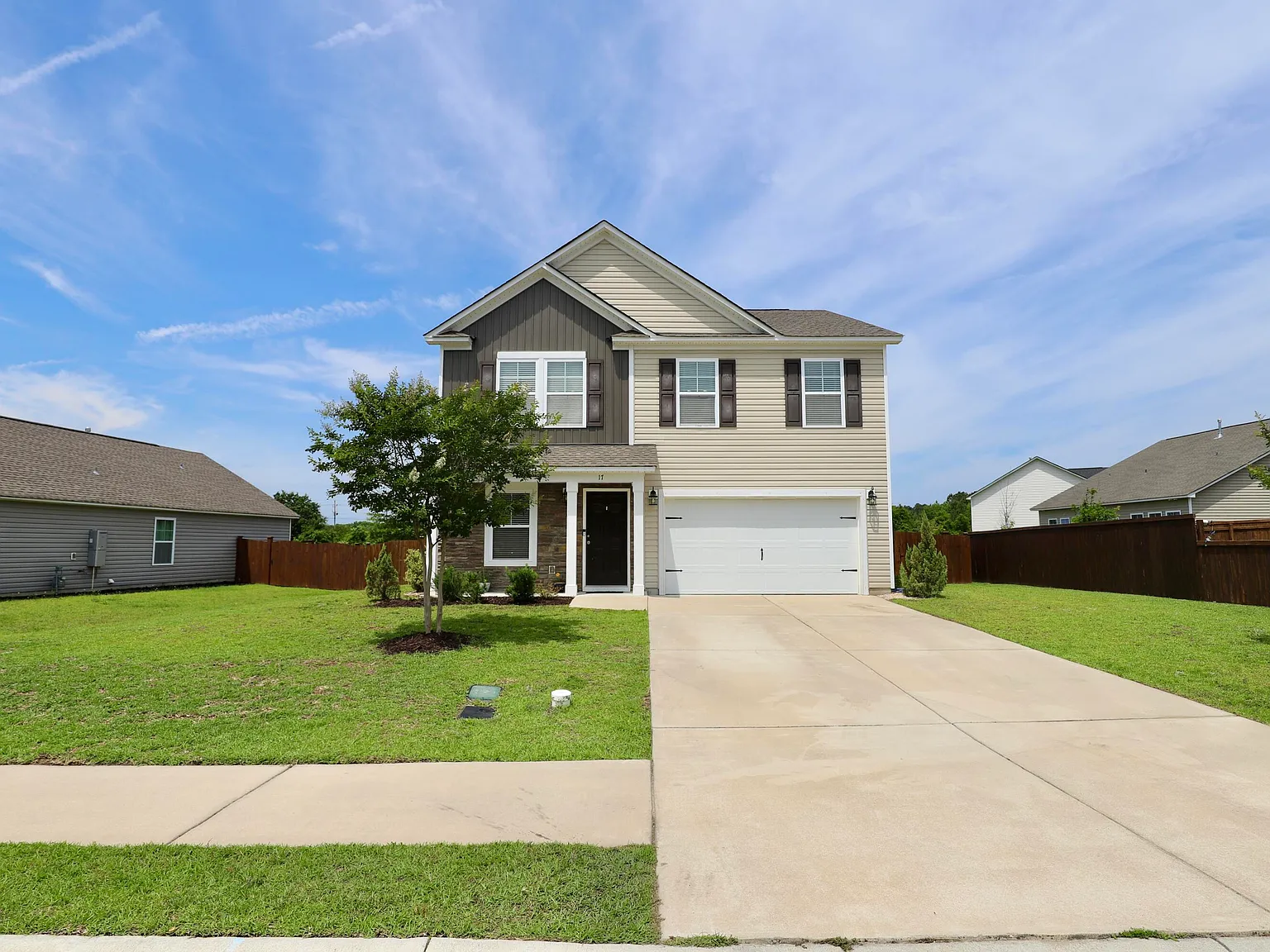 5 bed, 3.0 bath, 2264 sqft, $2,200 — Photo 1