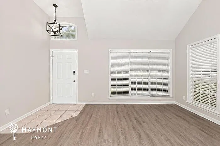 3 bed, 2.0 bath, 2043 sqft, $2,075 — Photo 3