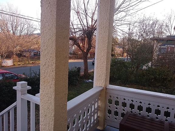 Fr porchview of neighborhood
