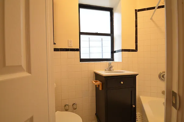 Rented by CITY SKYLINE REALTY INC | media 12