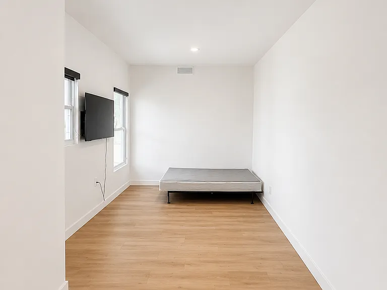 712 Nottingham Blvd #1 — Photo 6