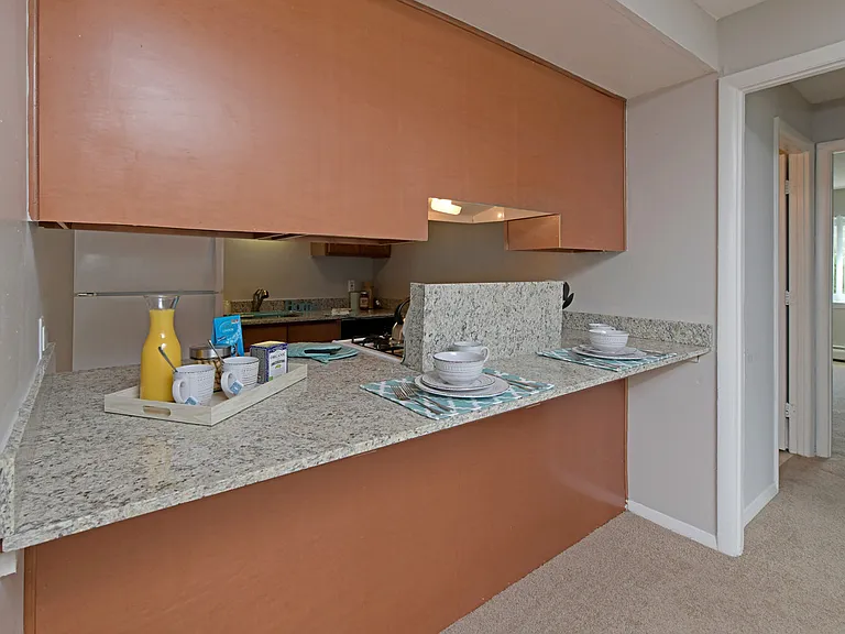 Bayside Country Club Apartments — Photo 27