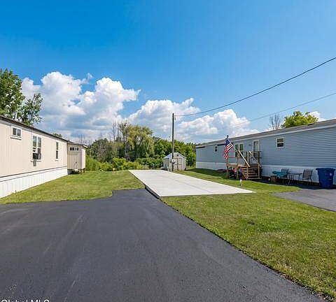 4th image of 40 Meadow Ln