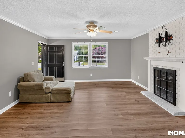 151 Meadow Wood Dr — Photo 3