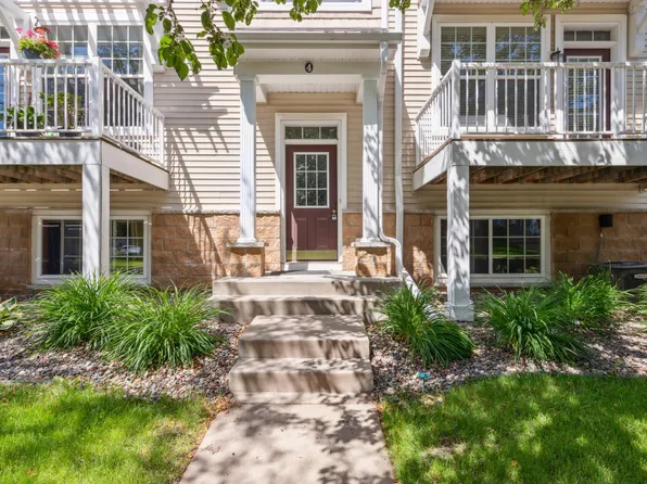 1671 Village Trl E Unit 4, Saint Paul, MN 55109