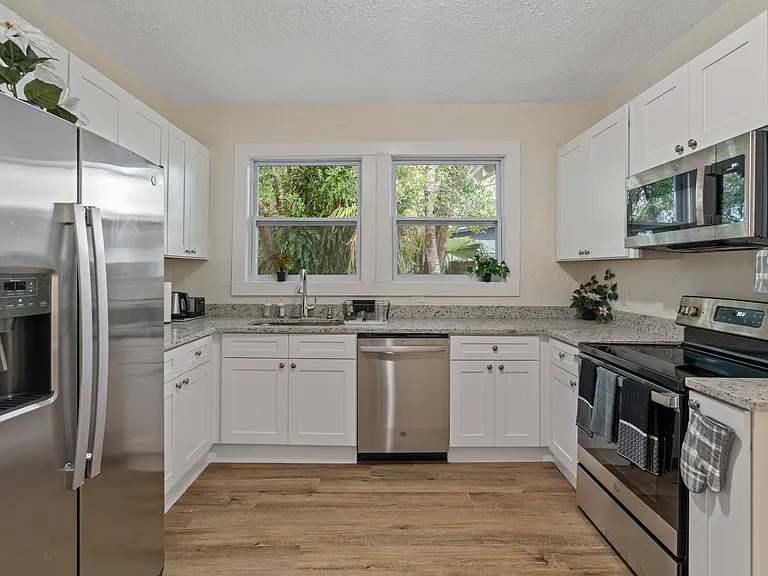 3902 E Hanna Ave — Photo 2